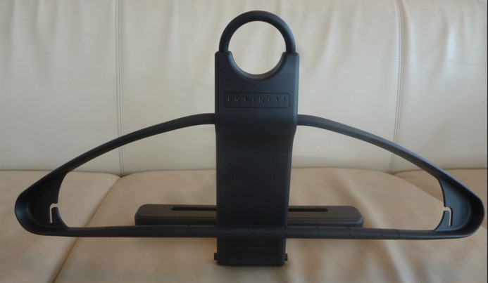 Плечики з фіксацією на підголовник з лого Інфініті (42425)