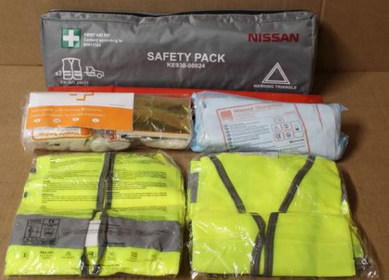 Комплект засобів безпеки (аптечка, знак аварійної зупинки, жилет - 2 шт.) (42979)