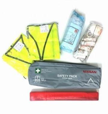 Комплект засобів безпеки (аптечка, знак аварійної зупинки, жилет - 2 шт.) (42979)